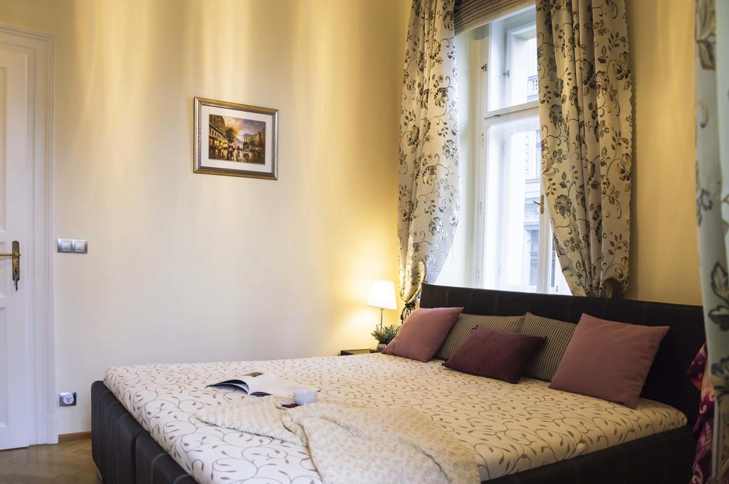 Modern Apartment Vsehrdova Πράγα Εξωτερικό φωτογραφία