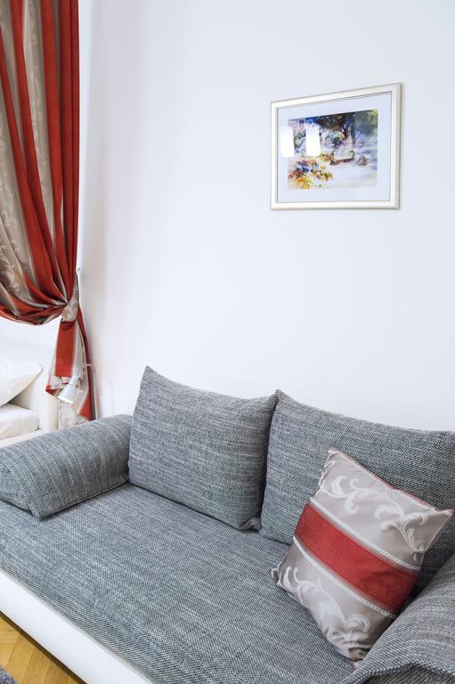 Modern Apartment Vsehrdova Πράγα Εξωτερικό φωτογραφία